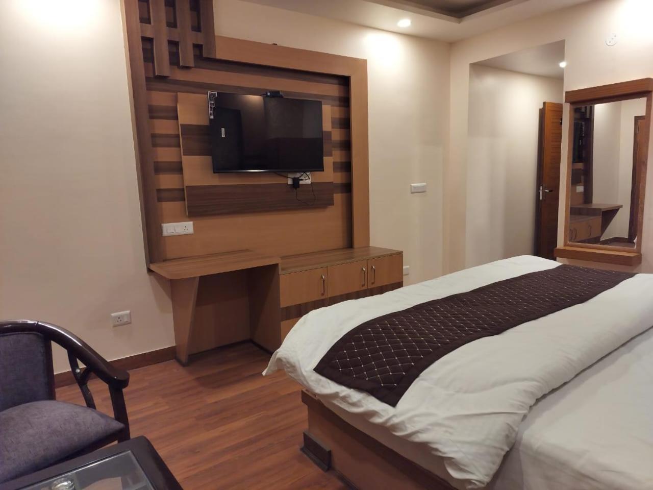 Summer Hill Resort Chail Ngoại thất bức ảnh