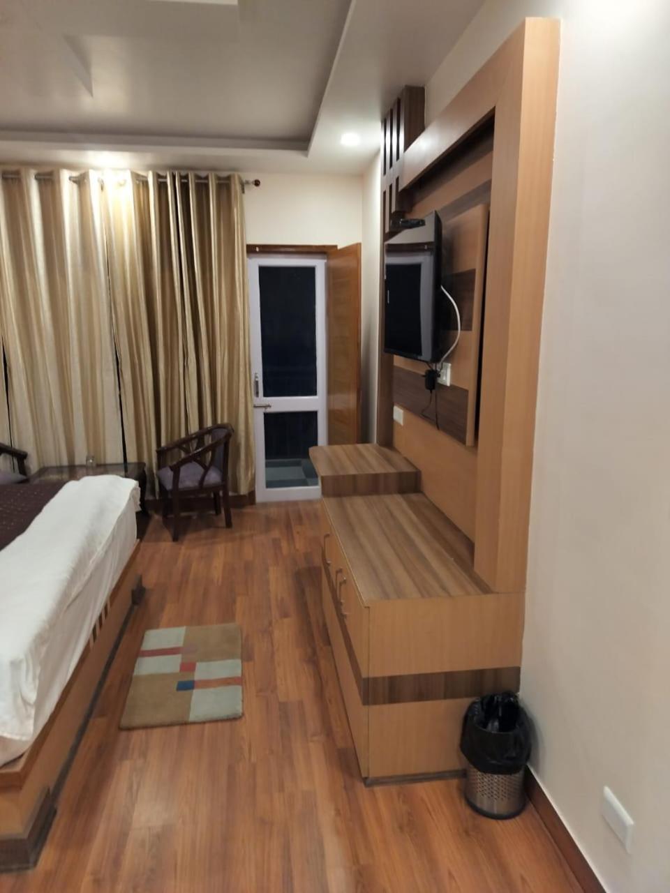 Summer Hill Resort Chail Ngoại thất bức ảnh